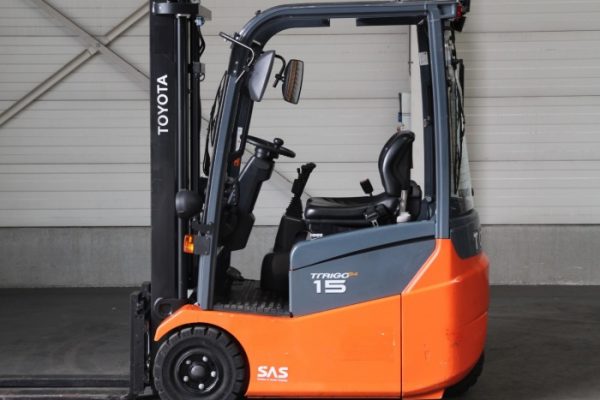 Toyota 3 wheel electric forklift
